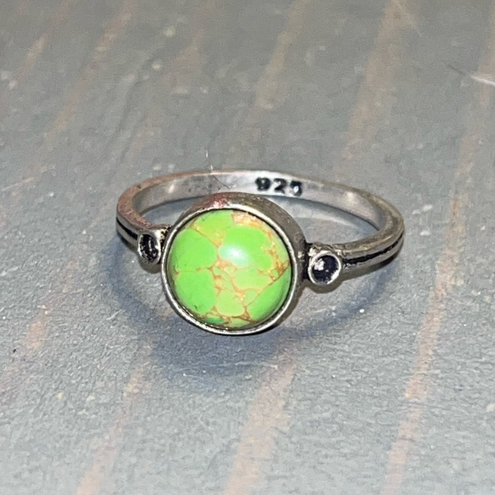 925 Sterling Silver Green Stone Ring